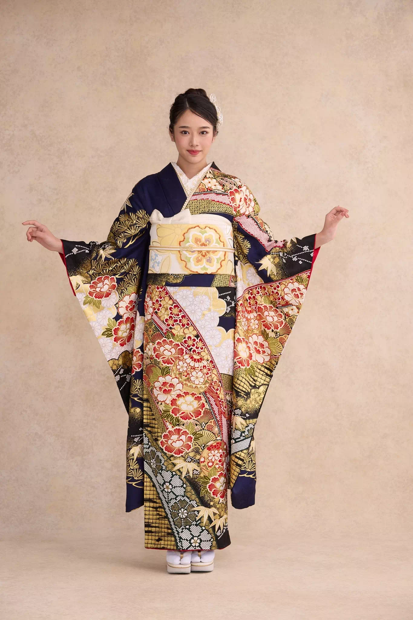 TAKAZEN姫路店　姫路市　成人式　卒業式　袴　振袖　イマドキ振袖　キラキラ　ヘップバーン　　白　金